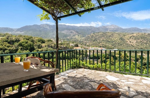 Embrosneros Apartment | Rigas traditional hospitality