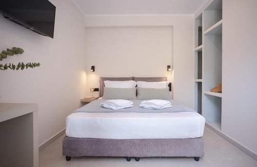 Poros Apartment | Ristanis Potami Mare Beachfront Retreat
