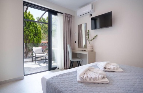 Poros Apartment | Ristanis Potami Mare Beachfront Retreat