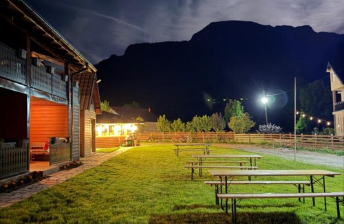 Vusanje House | Riverside - Mountain Stay with Sauna