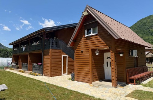 Vusanje House | Riverside - Mountain Stay with Sauna