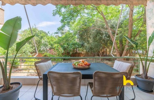 Vari-Voula-Vouliagmeni Apartment | Riviera Haven - Serene Sunny Retreat Near Seaside!
