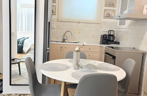 Pangrati Apartment | Rizari Art District – Modern Apartment in Central Athens