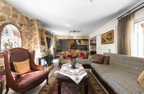 Flogita House | Roadhouse, Nilie Hospitality MGMT