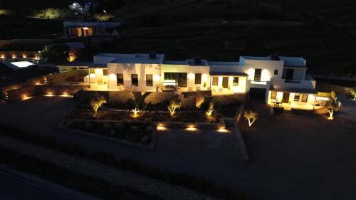 Tinos Town Villa | Rockaine Suites Horizon