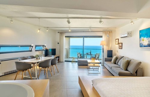 Platanias Town Apartment | RocSea Sea View Apartment with Spa Bath in Chania | Alectrona Living Crete