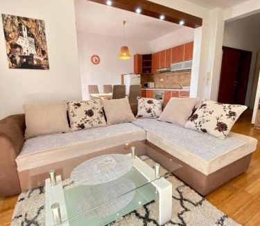 Risan Apartment | Roman Garden Apartment