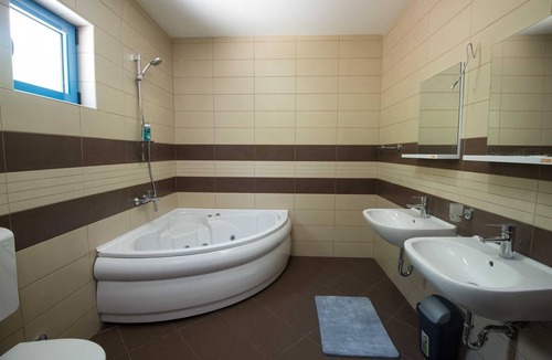 Boreti Villa | Romantic Getaway Villa Amelie with Pool