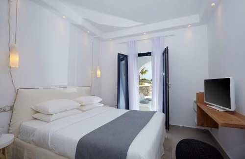 Exo Gialos Villa | Romantic Santorini Getaway Villa Ammos 1 Bedroom Private Outdoor Pool