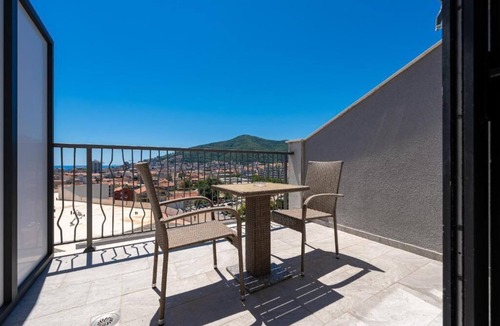 Lazi Apartment | Rooftop Apartments & Rooms