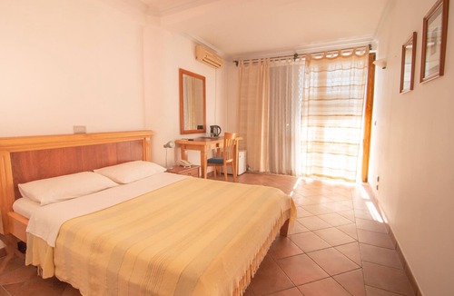 Sveti Stefan Bed & Breakfast | Room balcony seaside N 1
