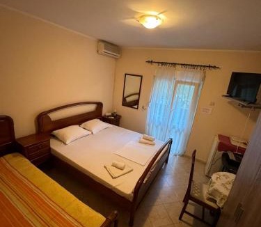 Dobrota Apartment | ROOM Jovan,on the sea with free we-fi