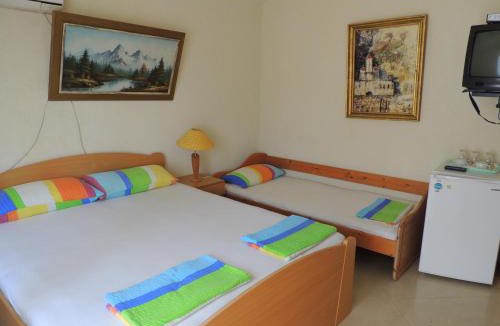 Becici House | Rooms Villa Desa