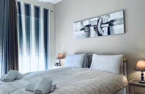 Corfu Town Apartment | Rosa Bianca