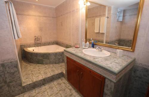 Xiro Chorio Apartment | Rose House