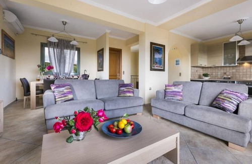 Kaligata Villa | Rose Villa in Svoronata