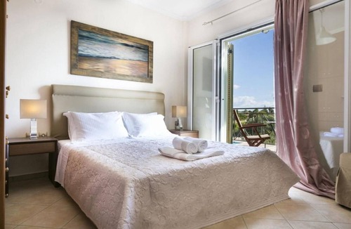 Kaligata Villa | Rose Villa in Svoronata