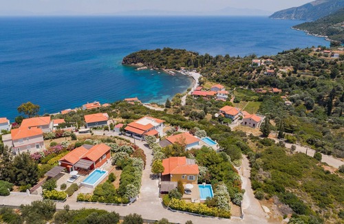 Samos Town House | "Rote Villa" by Interhome