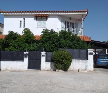 Spata-Artemida Apartment | Roulas Cozy Apartments