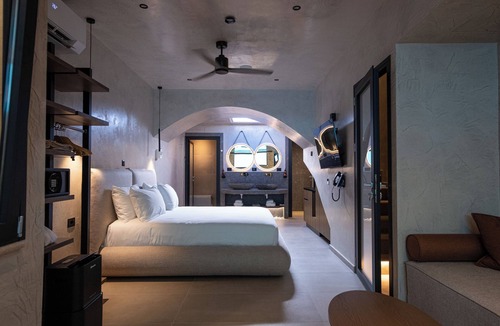 Polichrono Hotel | Royal Hotel and Suites