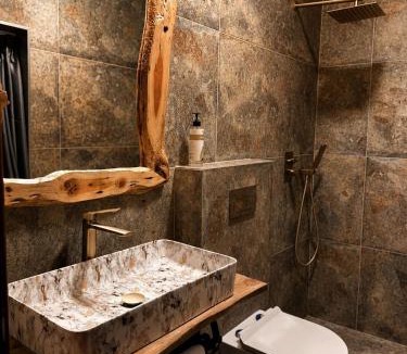 Erseke Hotel | Rrenjet - The Roots