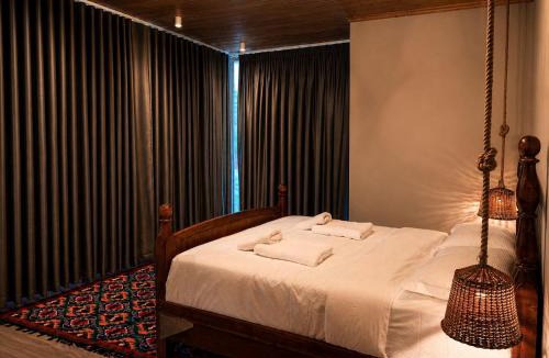 Erseke Hotel | Rrenjet - The Roots