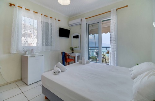 Nikiana House | ‘S9 Room’ with Sea View, Wi-Fi and Air Conditioning