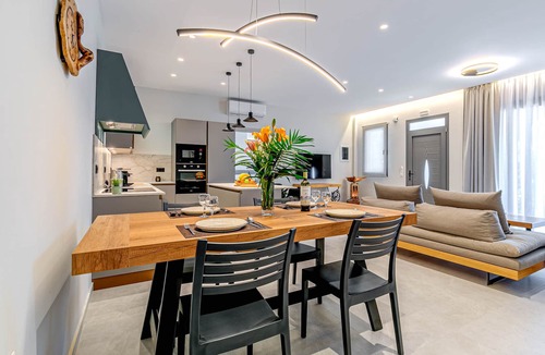 Chlomos House | Sailors Luxury Cottage