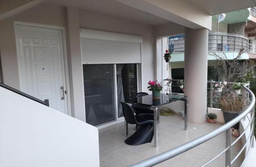 Kamena Vourla Apartment | Sakis and Lydia Apartment