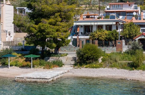 Salamis Apartment | Salamis Blue Retreat -a seafront family apartment