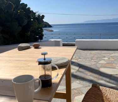Agii Apostoli House | Salt & Sun Terrace Seafront
