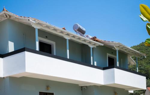 Vassiliki Apartment | Salty Dog Suites