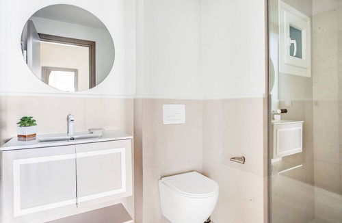 Neapoli-Sykies Apartment | Sanders New Town - Pleasant 1-bdr Apt w Balcony