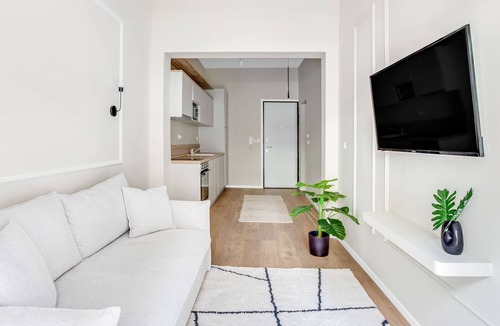Neapoli-Sykies Apartment | Sanders New Town - Pleasant 1-bdr Apt w Balcony