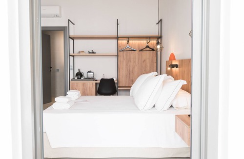 Parikia Hotel | Sandom