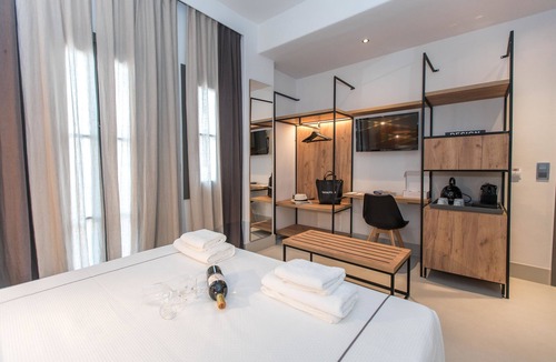 Parikia Hotel | Sandom