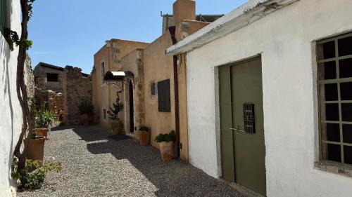Minoa Pediada Hotel | Santa Veneranda Suites "by Checkin"