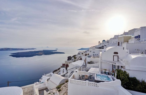 Imerovigli Hotel | Santorini Mansion Honeymoon Suite Private Jacuzzi