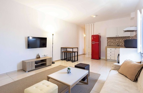 Imerovigli Apartment | Santorini's Welcoming Getaway - Blissful & Homely