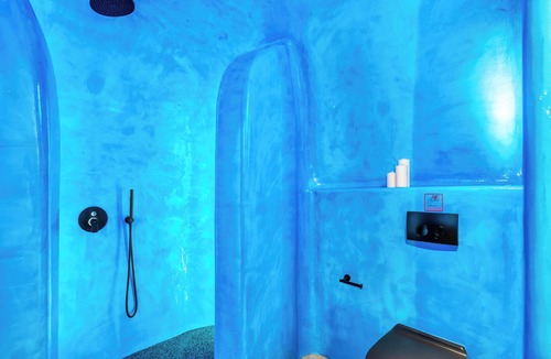 Oia Hotel | Sapphire Deluxe Suite with Private Hot Tub