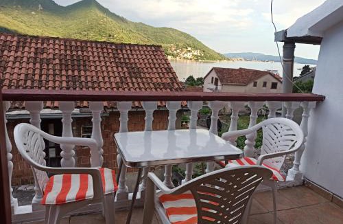 Kamenari Apartment | Sara