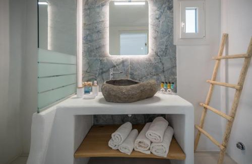 Milos Apartment | Sarantis Suites & Apartments