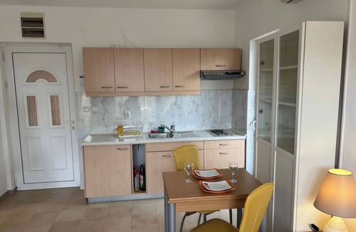 Topla Apartment | SAVINA Apartan 20 metara od mora stan za 3 osobe