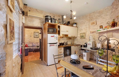 Krouson House | School House 1922 Country Home with Mountain View, Wi-Fi, and Air Conditioning