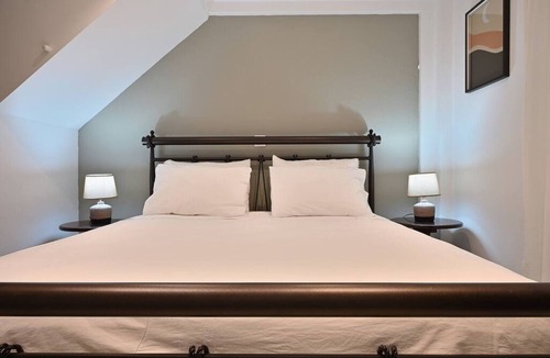 Palaio Faliro Apartment | Sea breeze apartment in Palaio Faliro/Netflix