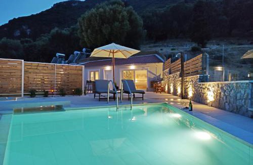Benitses Villa | Sea & Cliff Luxury Suites