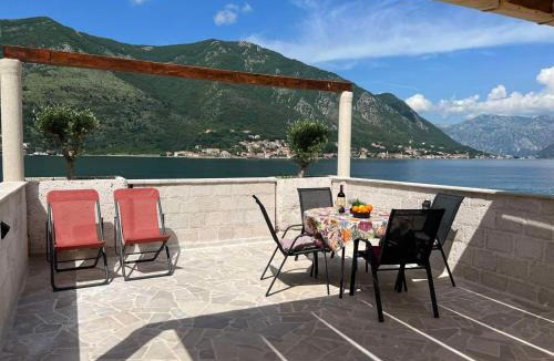 Dobrota Apartment | Sea Front 171
