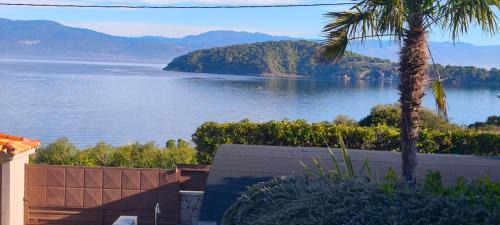 Chalcis House | Sea & Mountain View Apartment