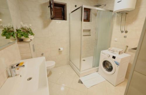 Orahovac Apartment | Sea Nook