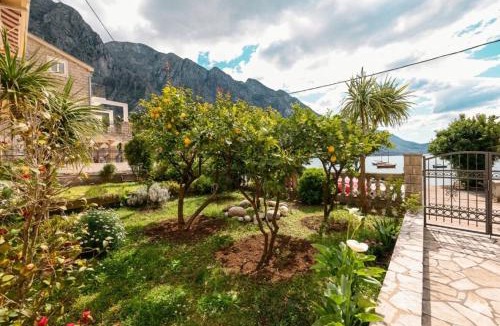 Orahovac Apartment | Sea Nook